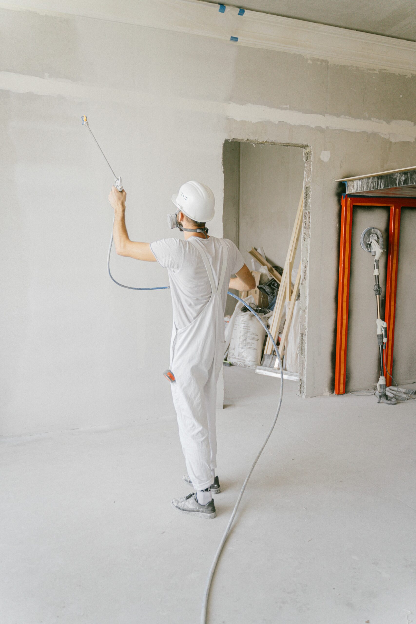 peintre au pistolet airless